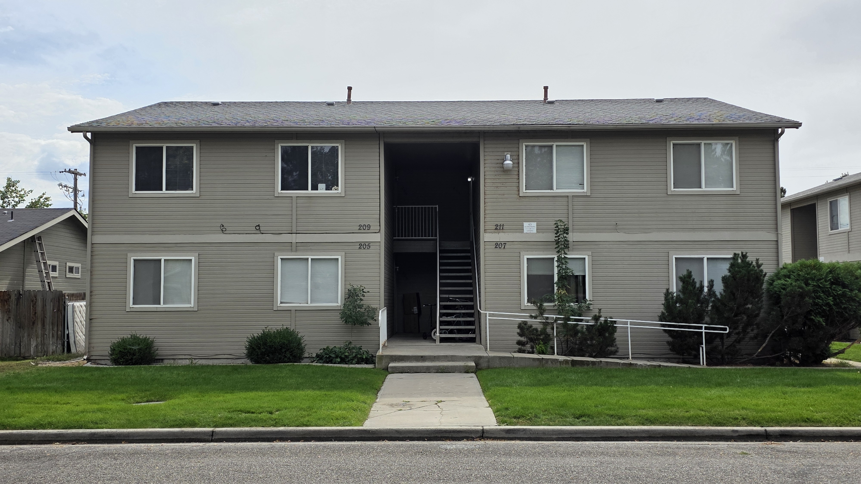 West 1st St - 207
